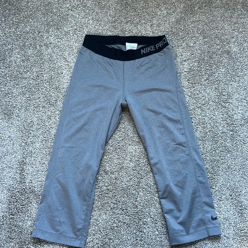 Medium Grey Nike dri-fit Capris.